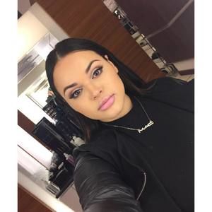 Meet your Posher, Elvia